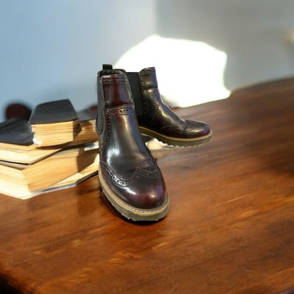 Graceland Havana V. Leather Chelsea Boots
size 8.5